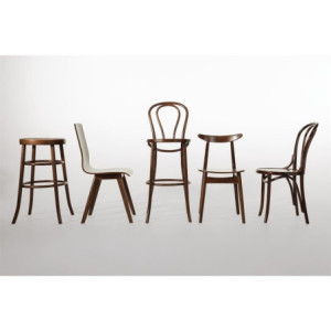 Sedie Bistrot Legno Curvato Finitura Noce. Fascino e Comfort per il Tuo Ristorante.