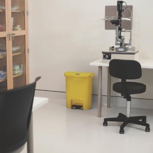 Poubelle Jaune 30L Rubbermaid - Pedale Frontale Ultra Resistente