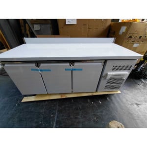 Tavolo Refrigerato 3 Porte GN1/1 - Profondità 700 con Alzatina - Dynasteel