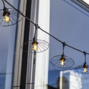 Ghirlanda Luminosa da Esterno con Paralume in Acciaio e Lampadina a Filamento - Chic Cage Light - Lumisky